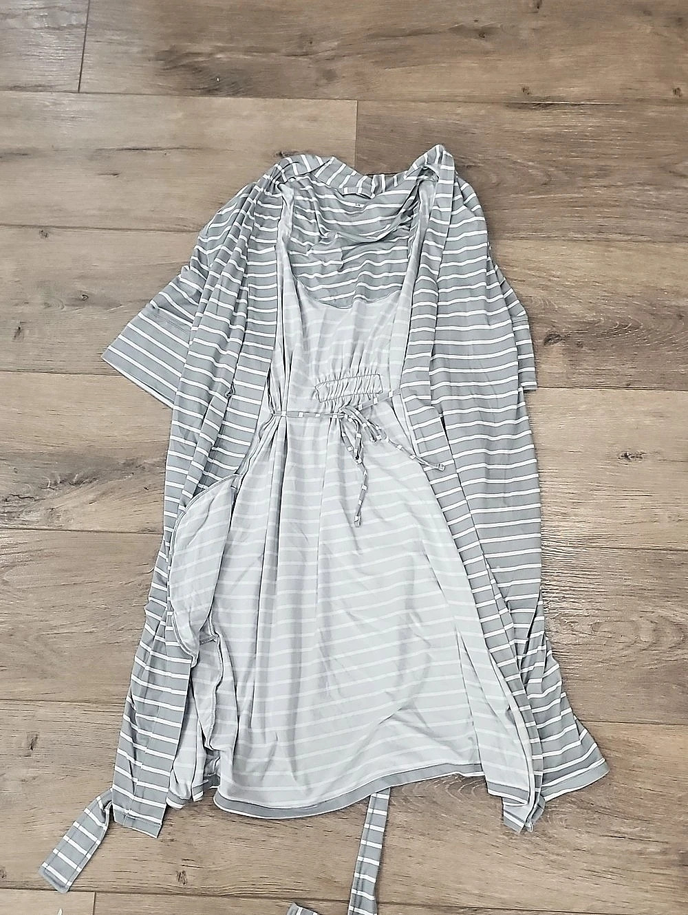 Striped Maternity Robe in Gray & White Size S/M Like New